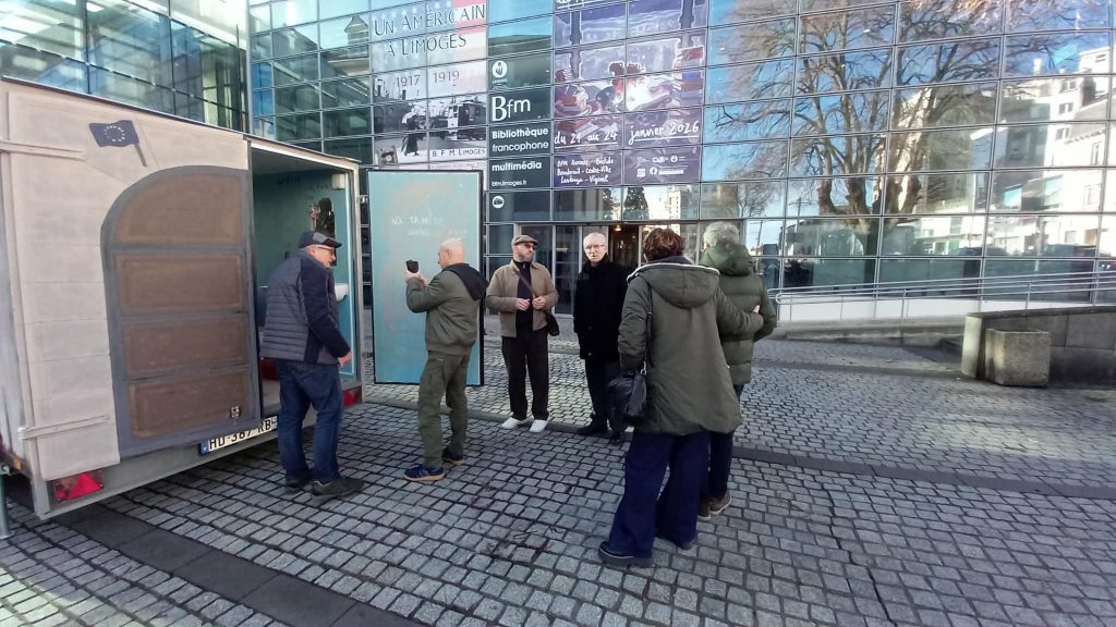 intervention avec la cellule mobile en place publique de Limoge